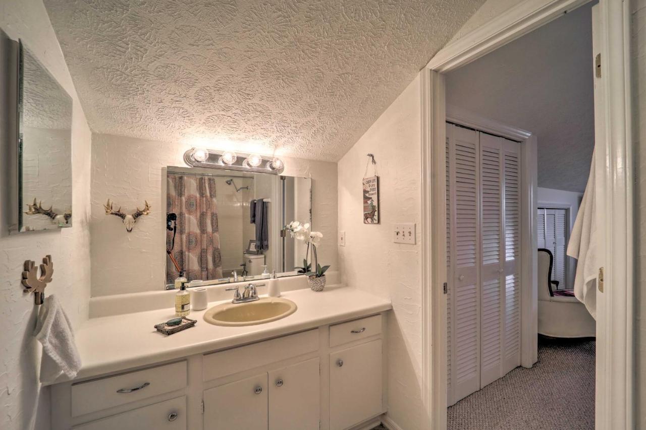 Beautiful Beech Mountain Condo With Private Balcony! 외부 사진